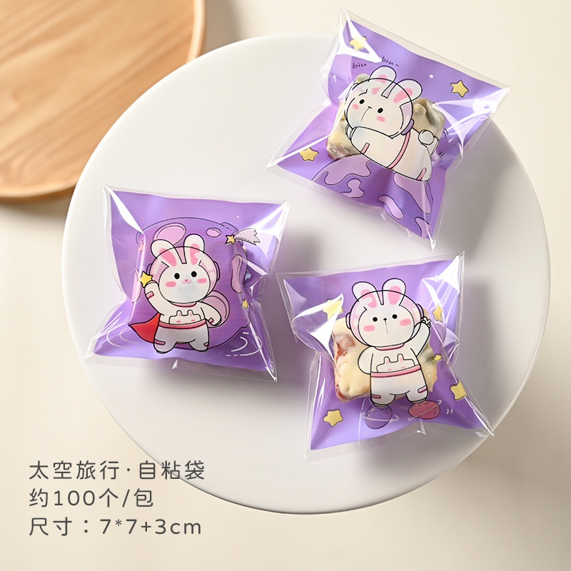 Set 100 túi bánh quy dán 7*7+3 - thỏ tím phi hành gia