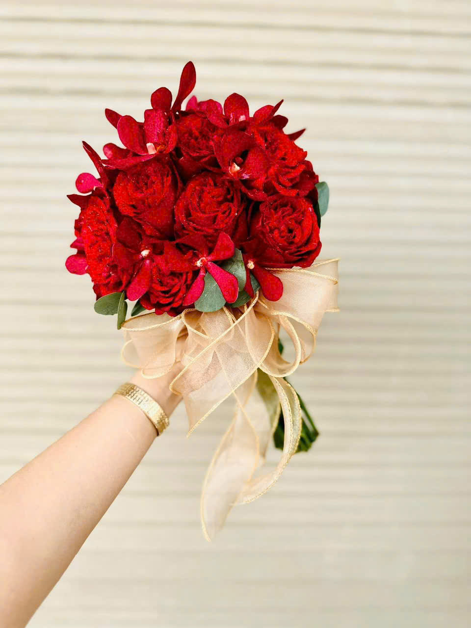 Hoa cầm tay cô dâu B003
