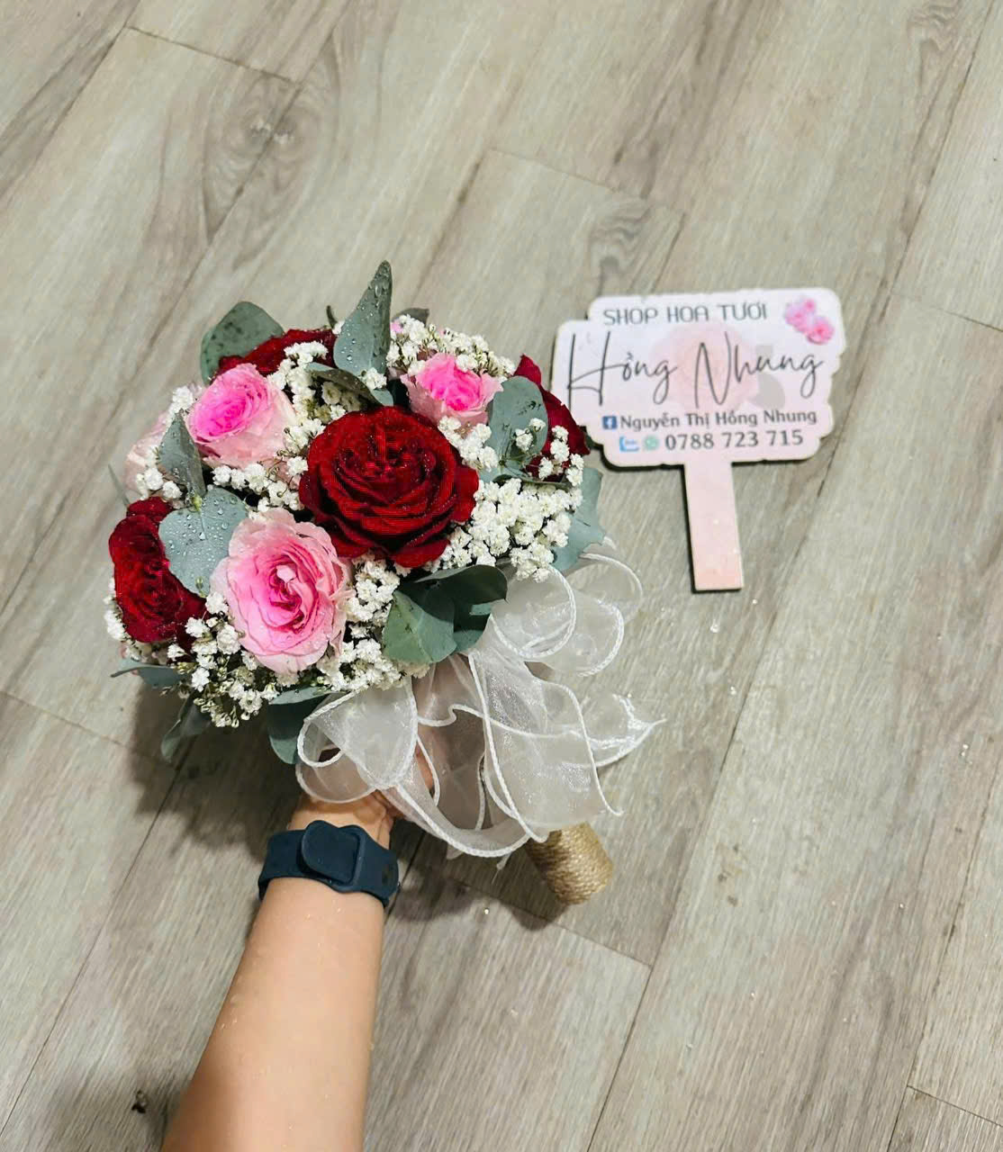 Hoa cầm tay cô dâu B013