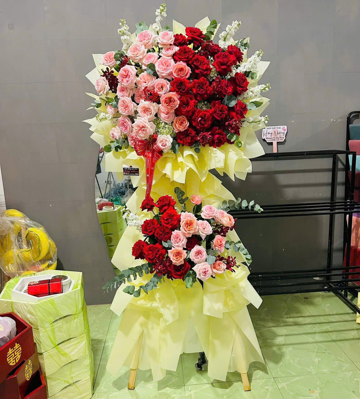 Kệ hoa chúc mừng D007