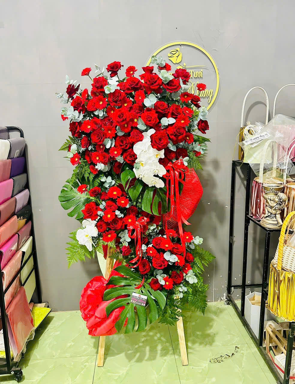 Kệ hoa chúc mừng D008