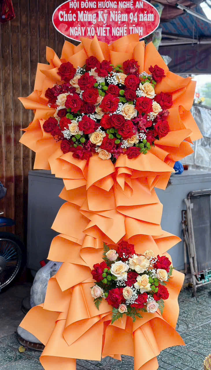 Kệ hoa chúc mừng D012