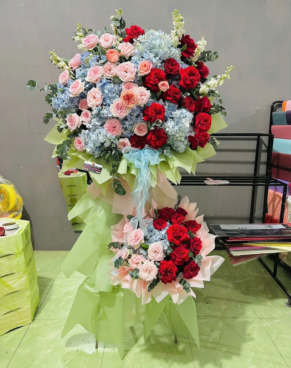 Kệ hoa chúc mừng D022
