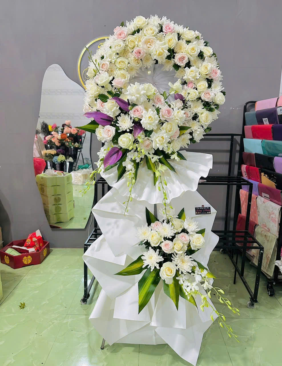 Kệ hoa kính viếng E011