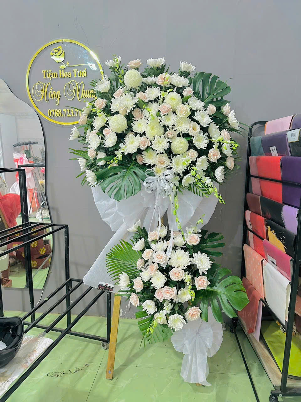 Kệ hoa kính viếng E012