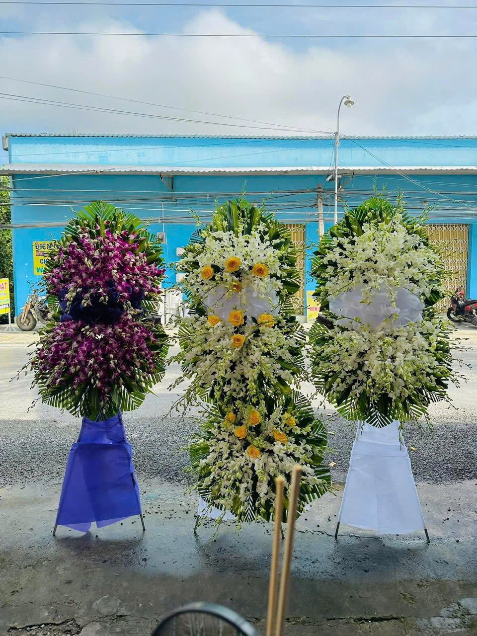 Kệ hoa kính viếng E021