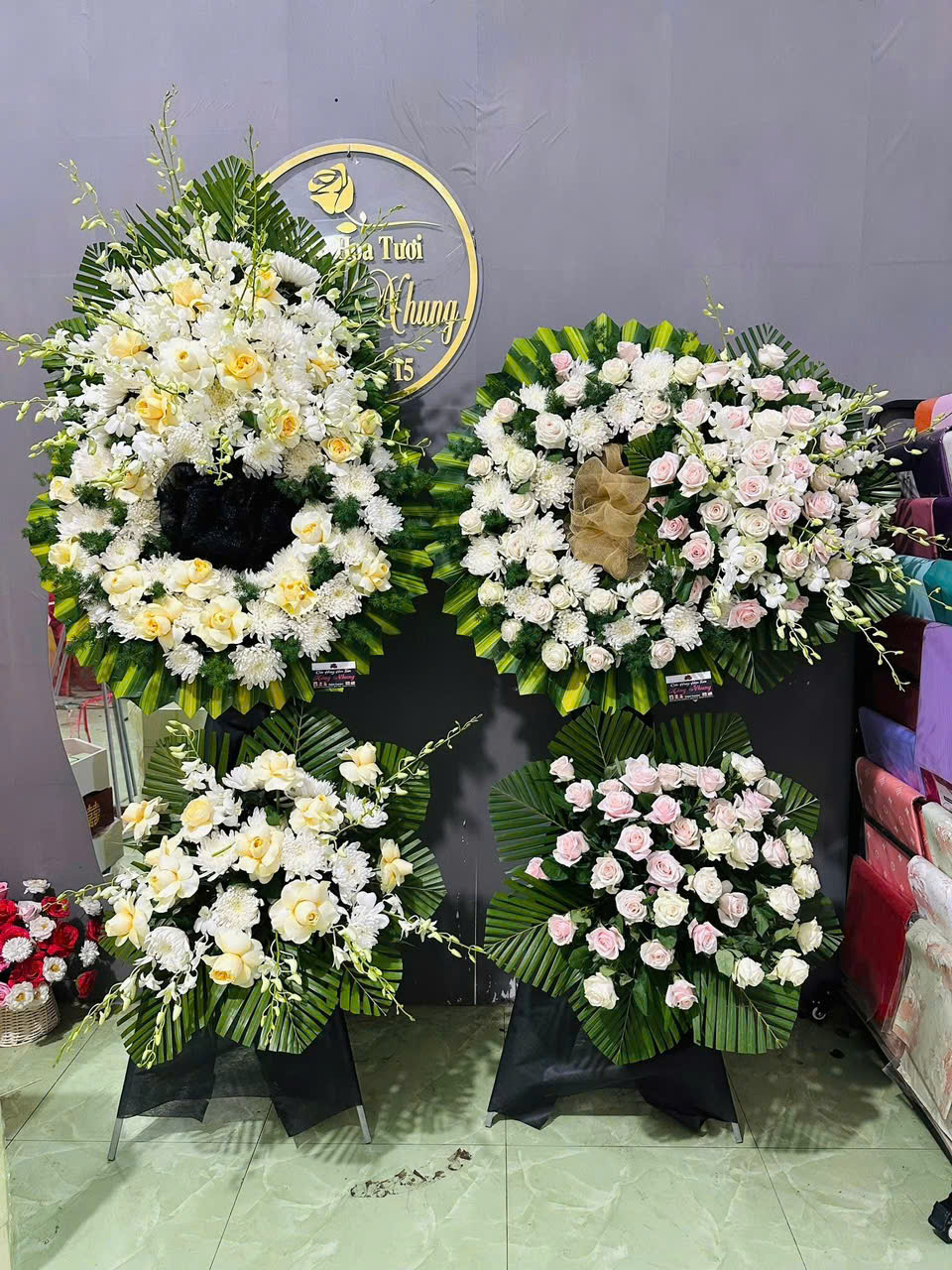 Kệ hoa kính viếng E023