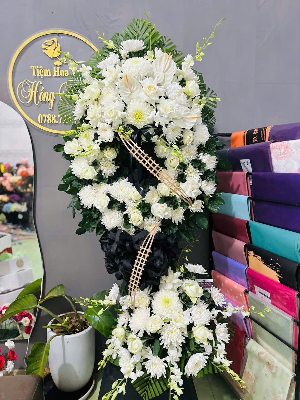 Kệ hoa kính viếng E026