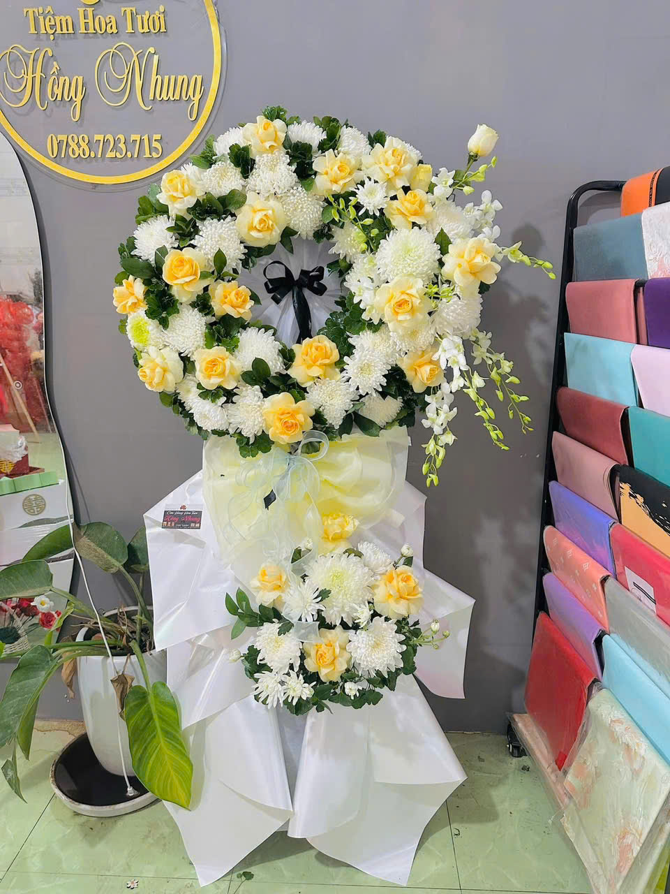 Kệ hoa kính viếng E028