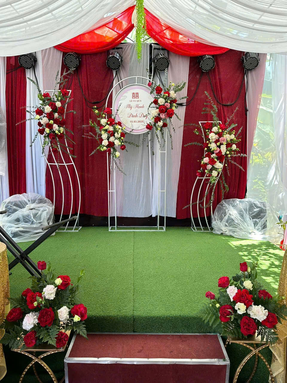 Trang trí hoa tươi gia tiên H025