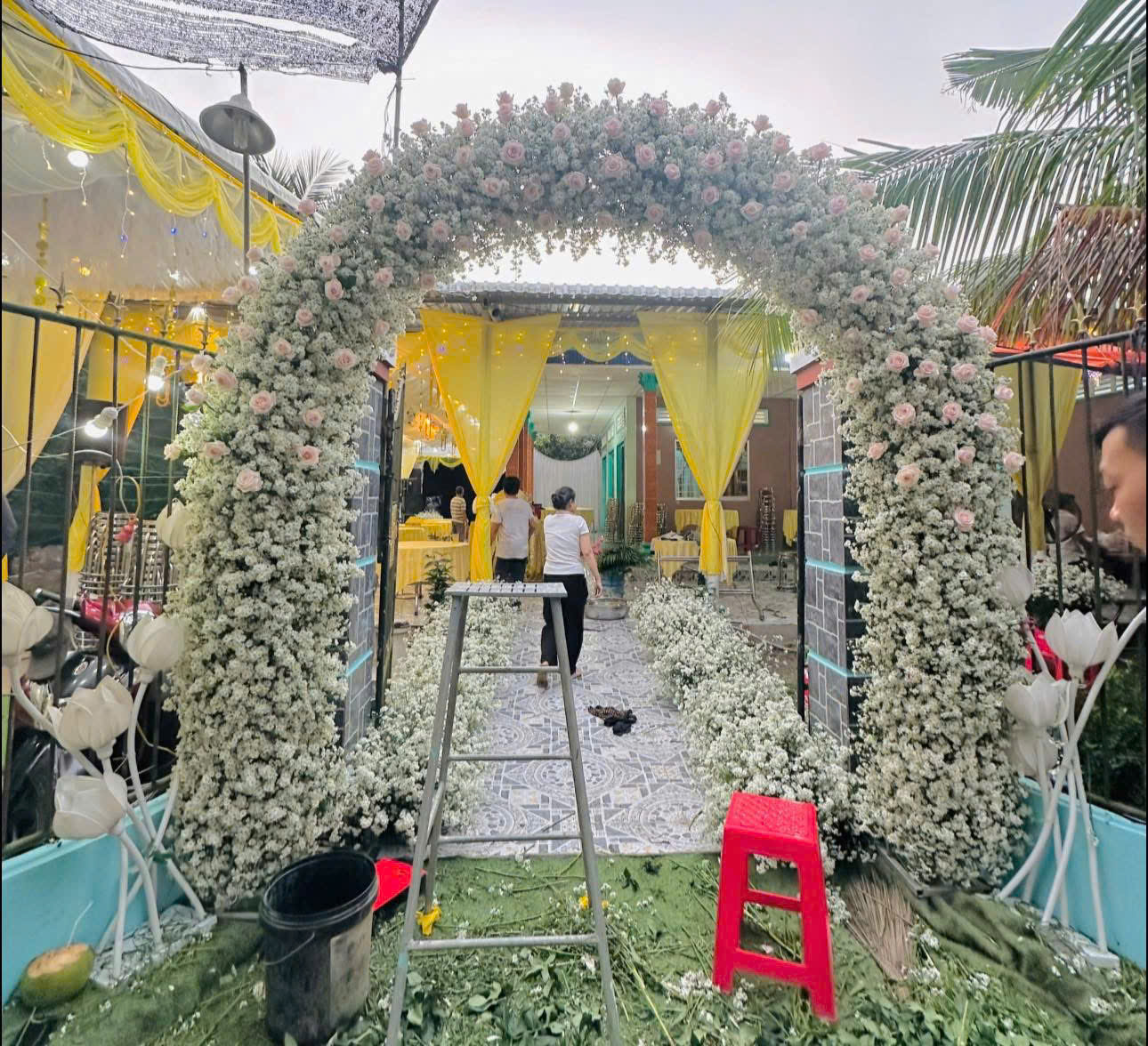Trang trí hoa tươi gia tiên H027