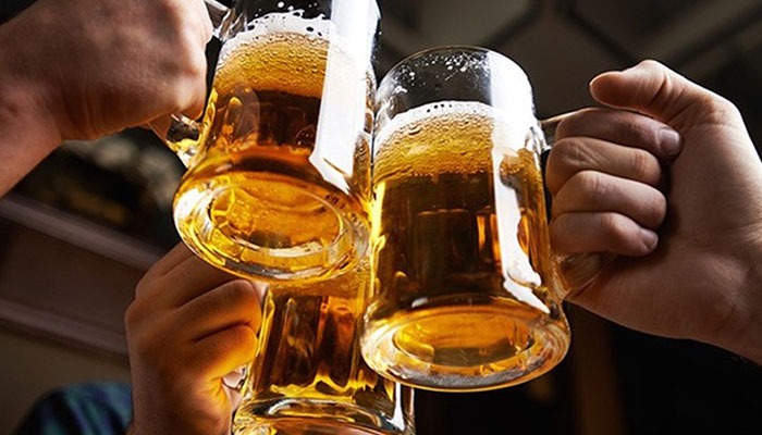 Cách uống bia không say, ít say mà vẫn chill hết nấc