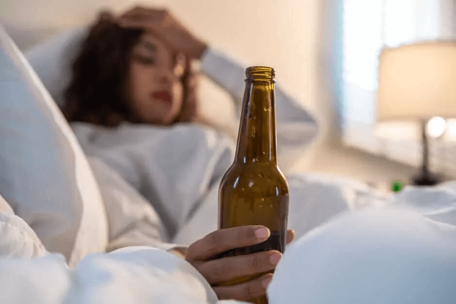 Lợi ích khi uống 1 ly bia trước khi ngủ (uống điều độ)