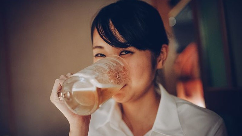 Uống bia có tác dụng gì cho phụ nữ? Thực hư về những ưu điểm lớn