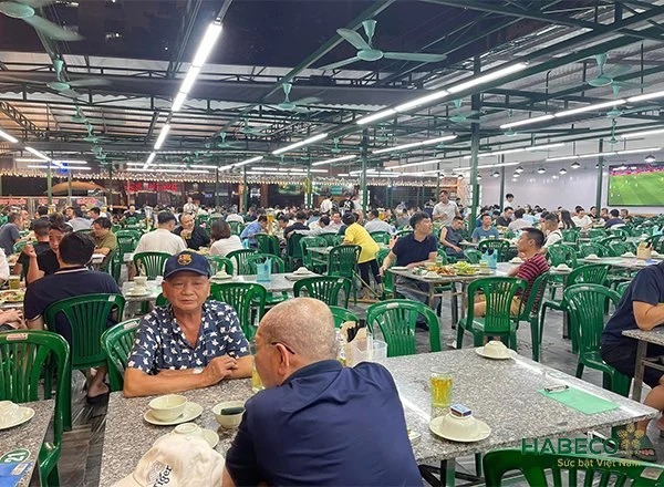 Nhân viên phục vụ nhiệt tình