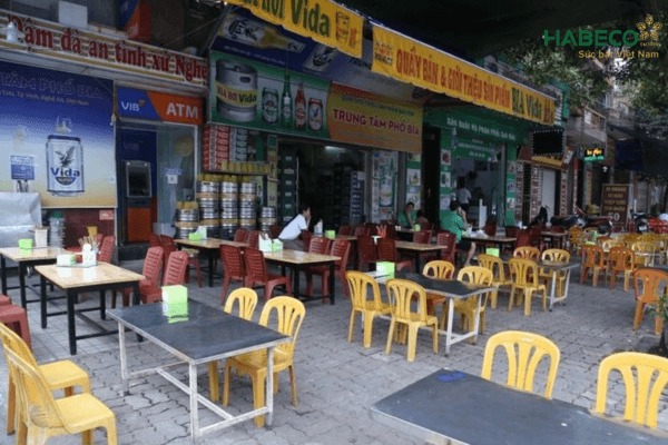 Bia sệt 244 - Nơi tụ tập của những tín đồ mê bia Hà Nội