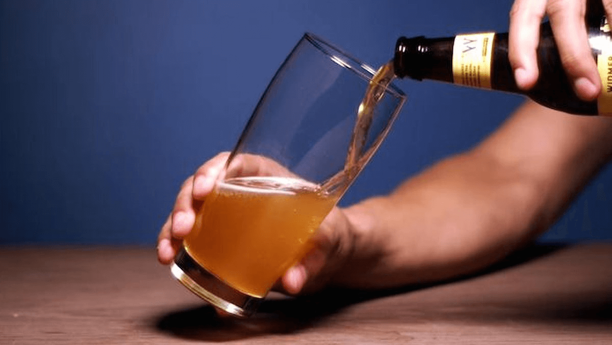 Rửa mặt bằng bia chống lão hóa sớm