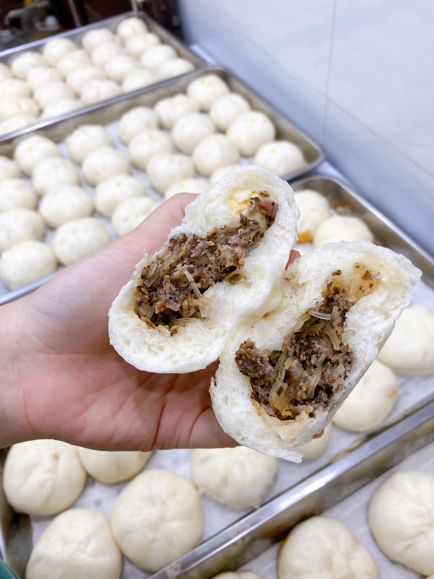 Bánh bao truyền thống trứng cút bé