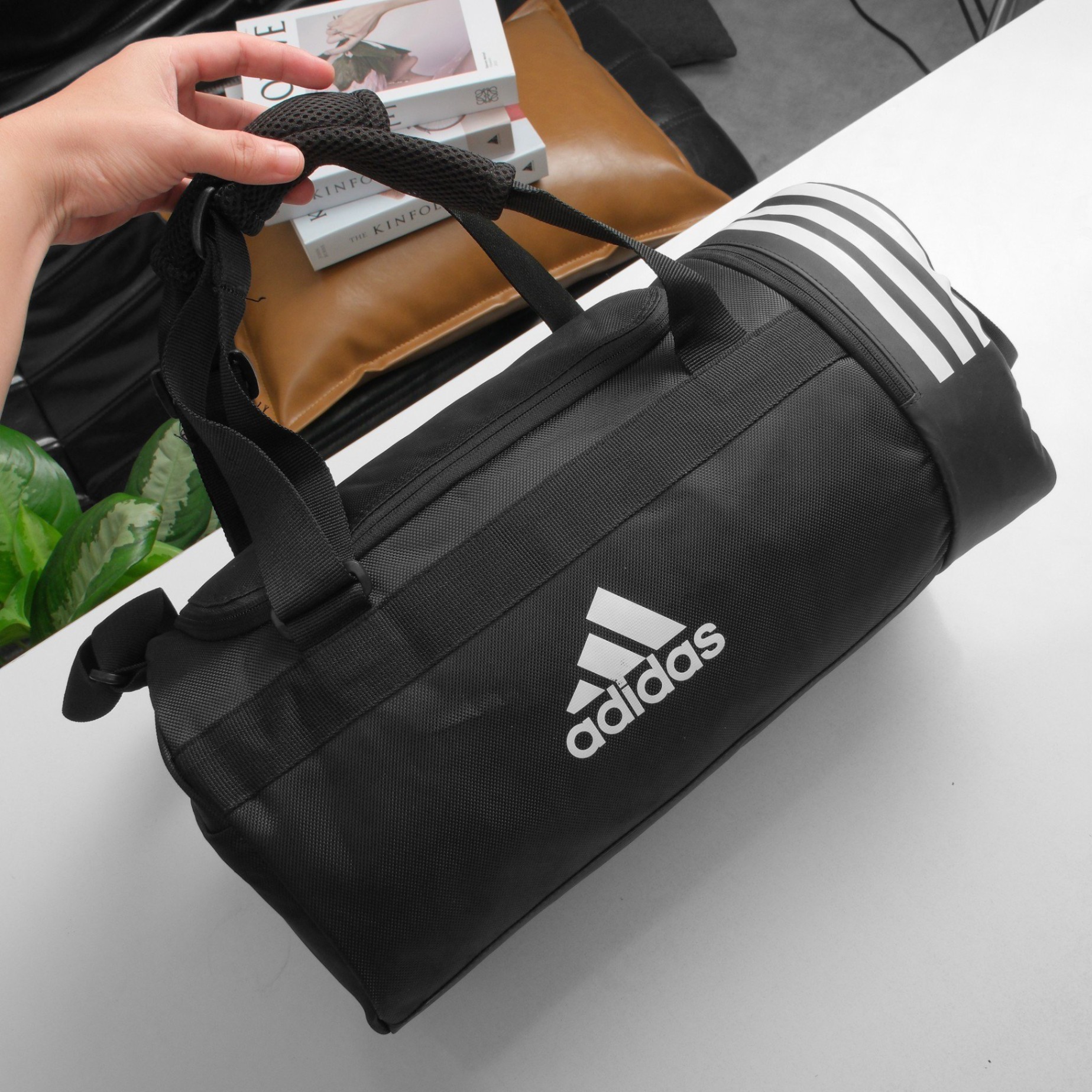 Túi đeo Adidas DUFFEL TUI090723-02