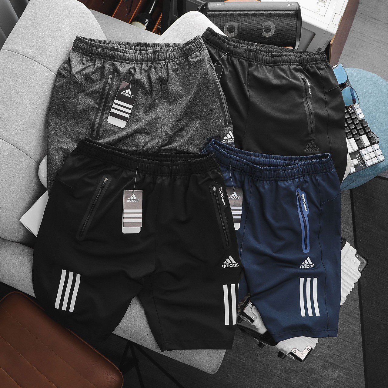 Quần short Adidas sọc QSN090424-02