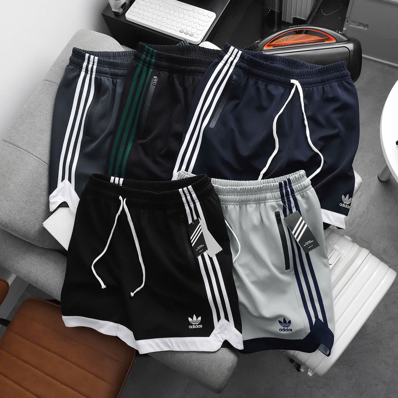 Quần short Adidas phối gấu QSN140525-01