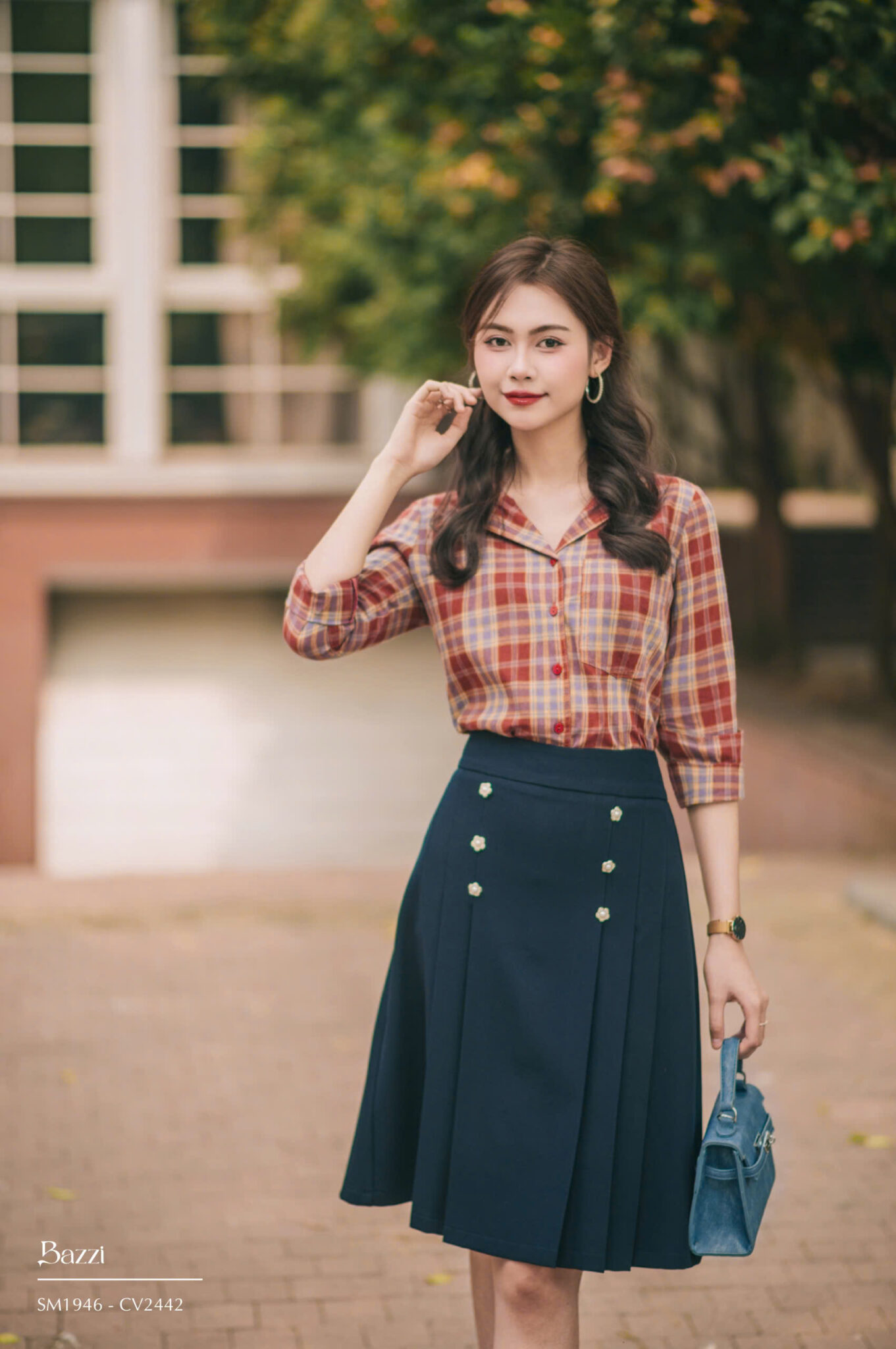 CV2442 - Chân váy xếp li 2 hàng khuy hoa