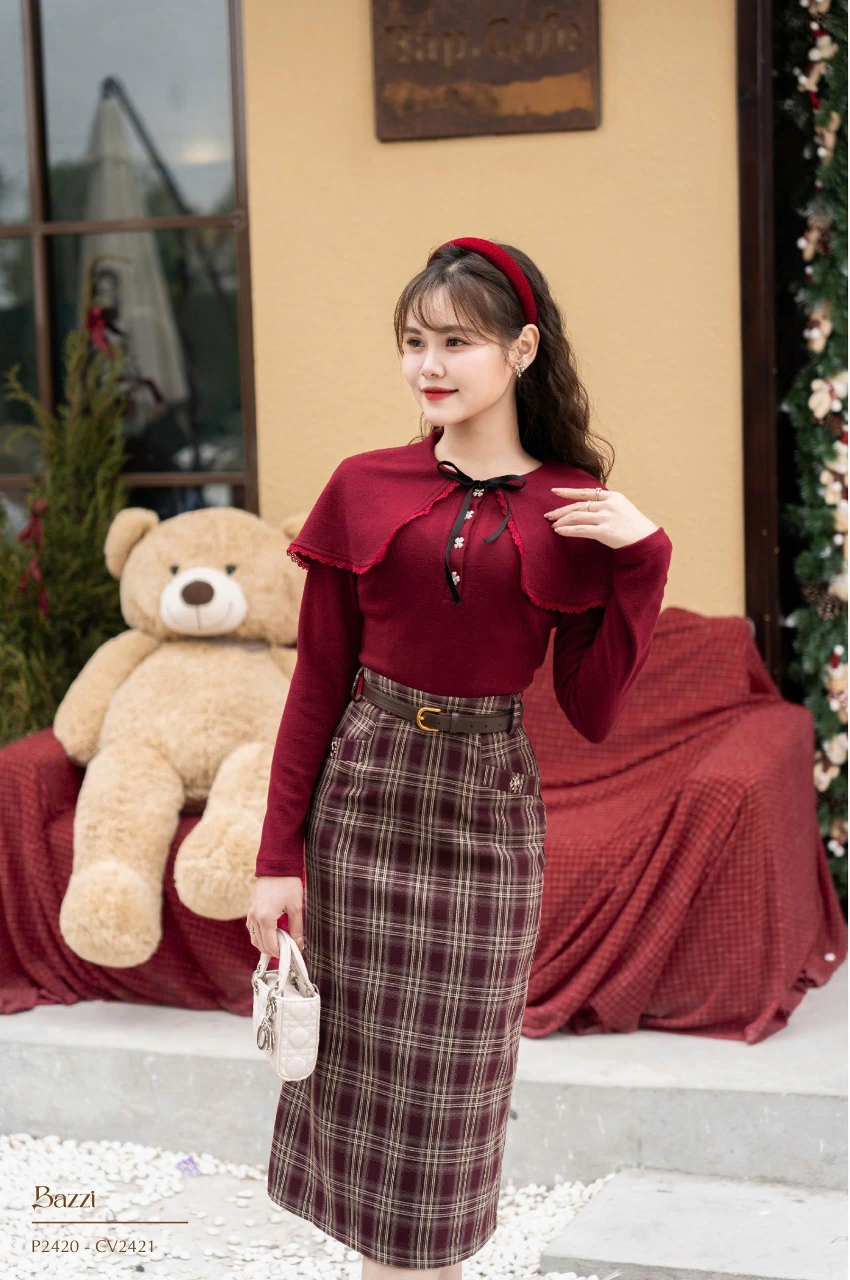 PH2418 - Áo thun len cổ cánh bướm kèm ruy băng đen