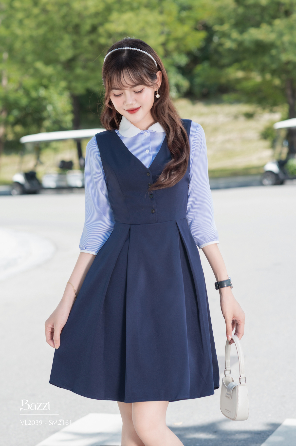 VL2039 - Váy yếm cổ tim dáng ngắn