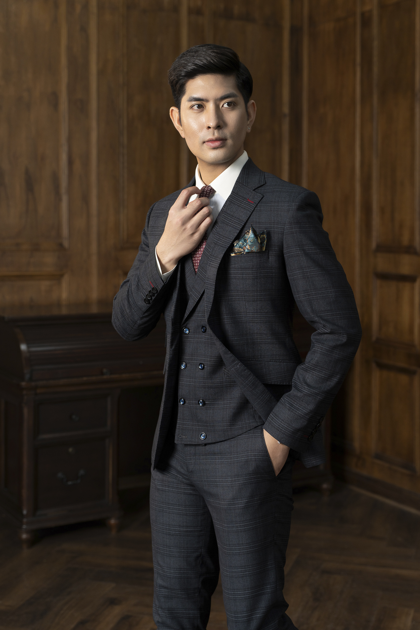 Bộ suit 2 khuy kẻ caro chìm QA 201