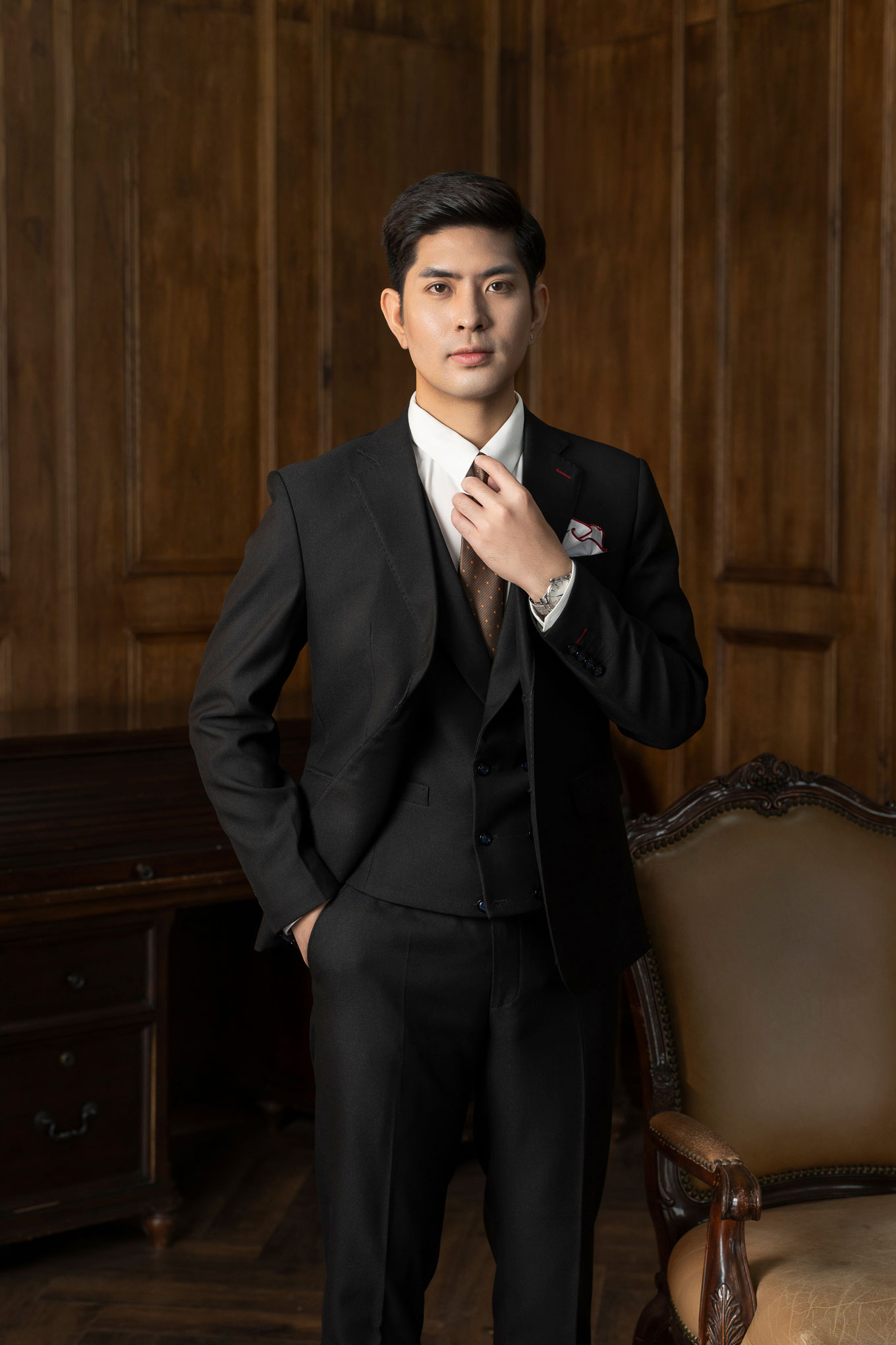 Bộ suit 2 khuy EAB 204