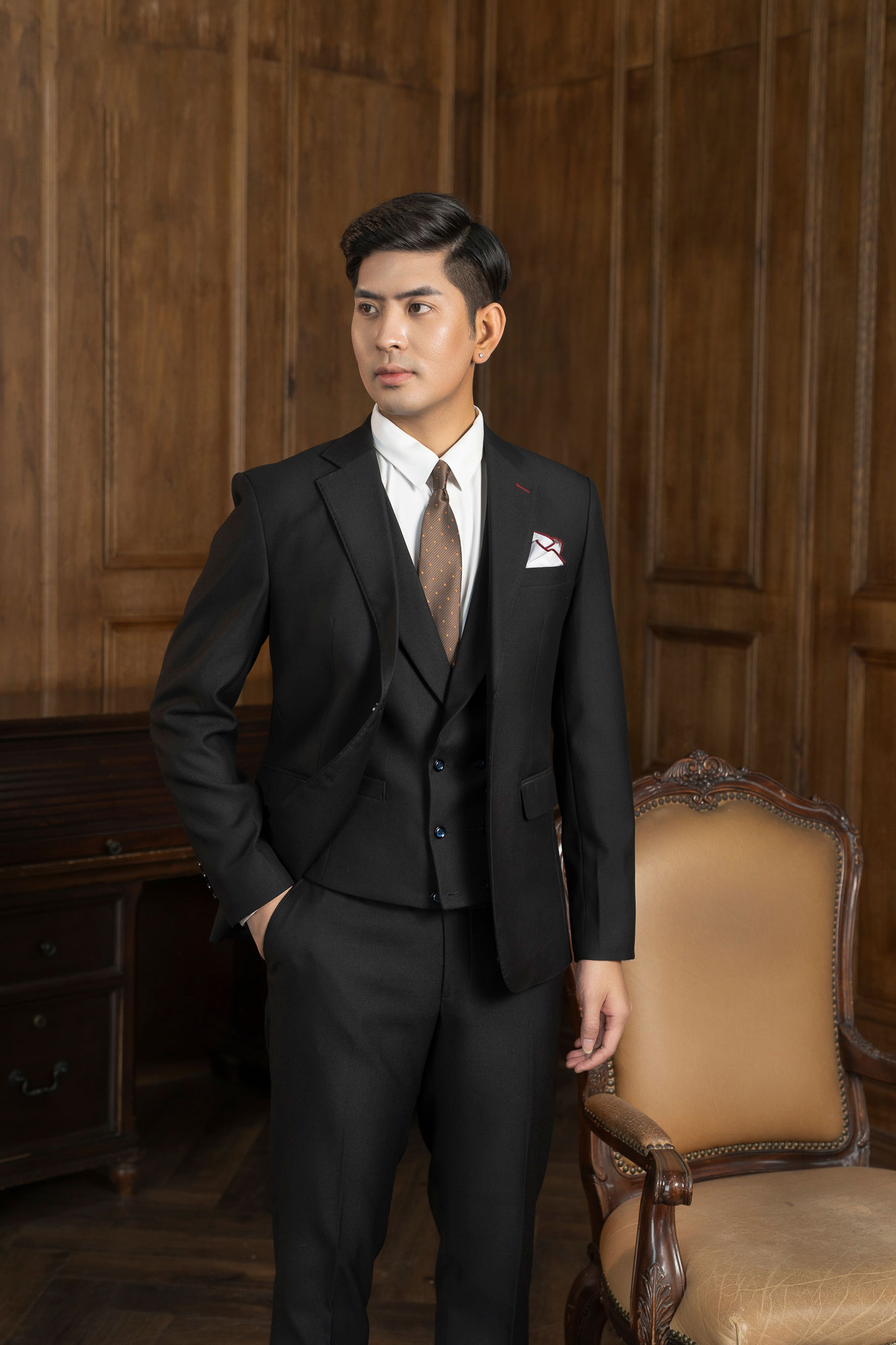 Bộ suit 2 khuy EAB 204