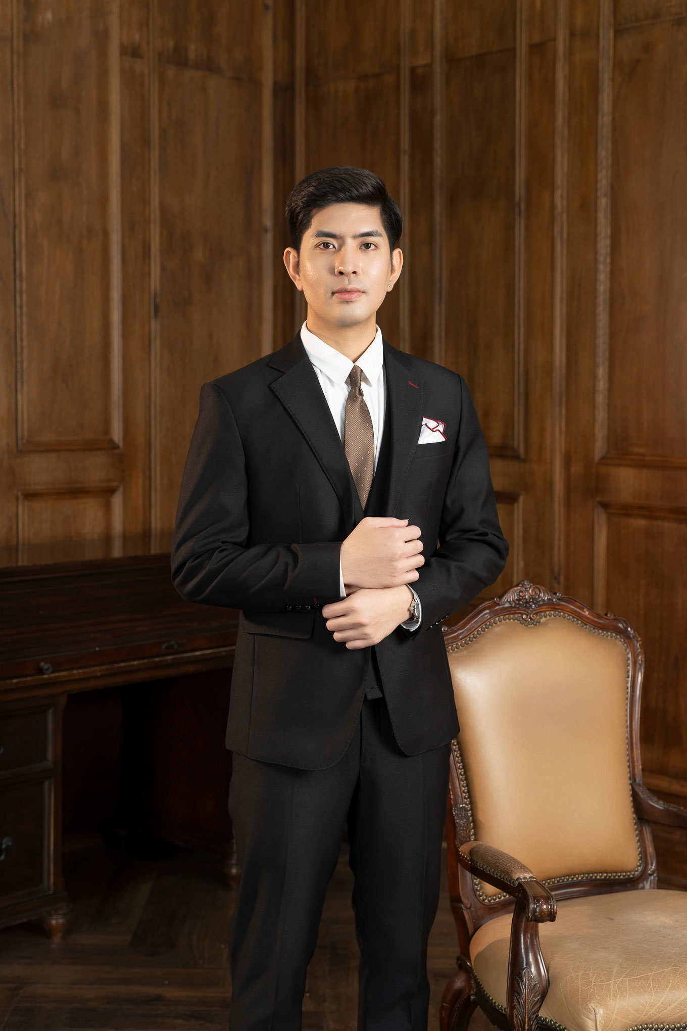 Bộ suit 2 khuy EAB 204