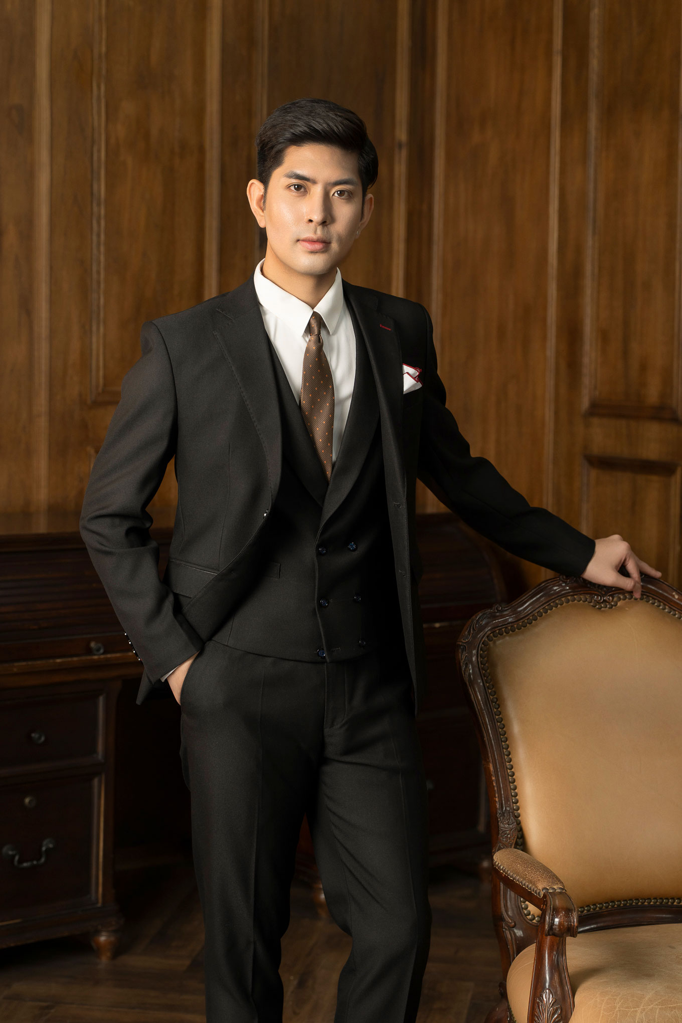 Bộ suit 2 khuy EAB 204