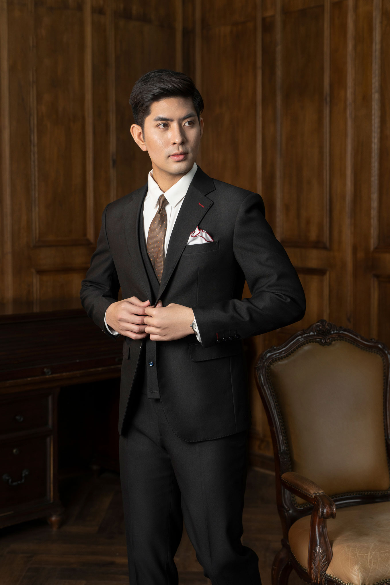 Bộ suit 2 khuy EAB 204