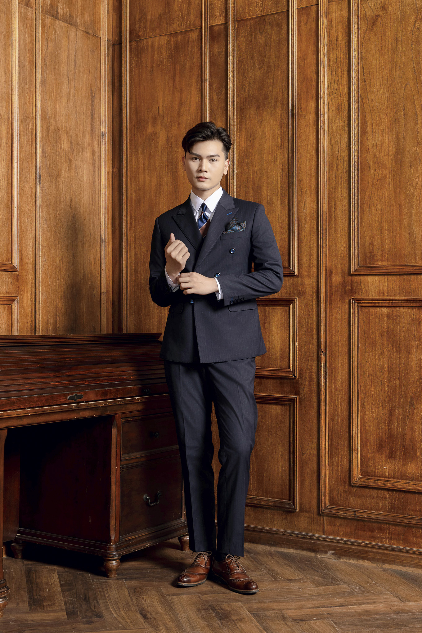 Bộ suit 6 khuy EAB 605