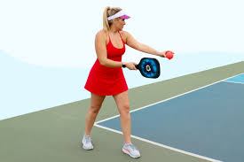 Hướng dẫn quy tắc giao bóng Pickleball và chiến thuật ghi điểm nhanh chóng