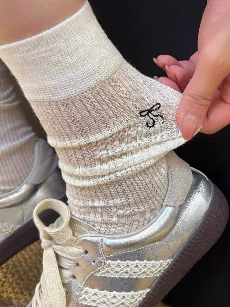 Tất lưới thêu nơ
