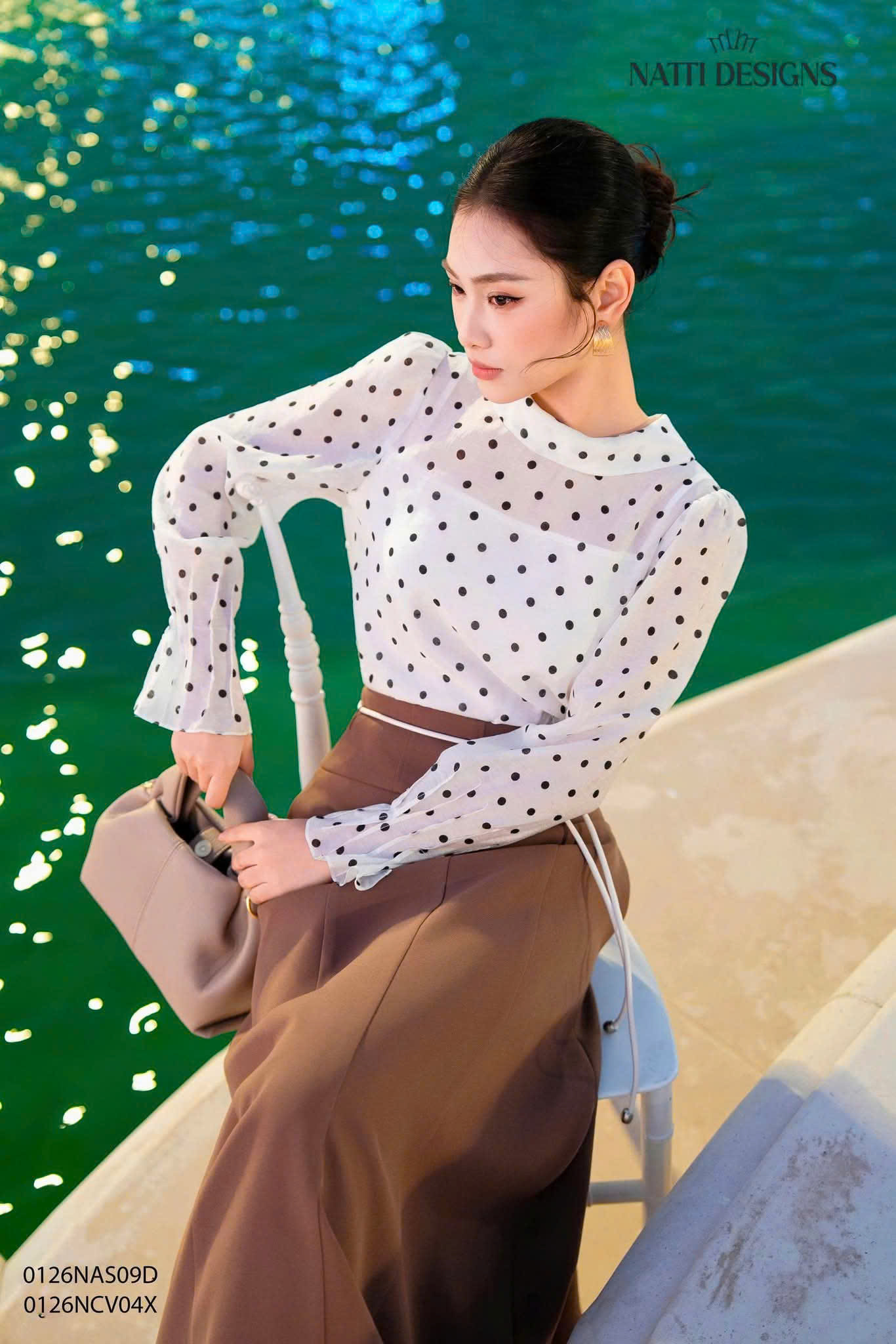 Áo sơ mi tơ họa tiết chấm bi