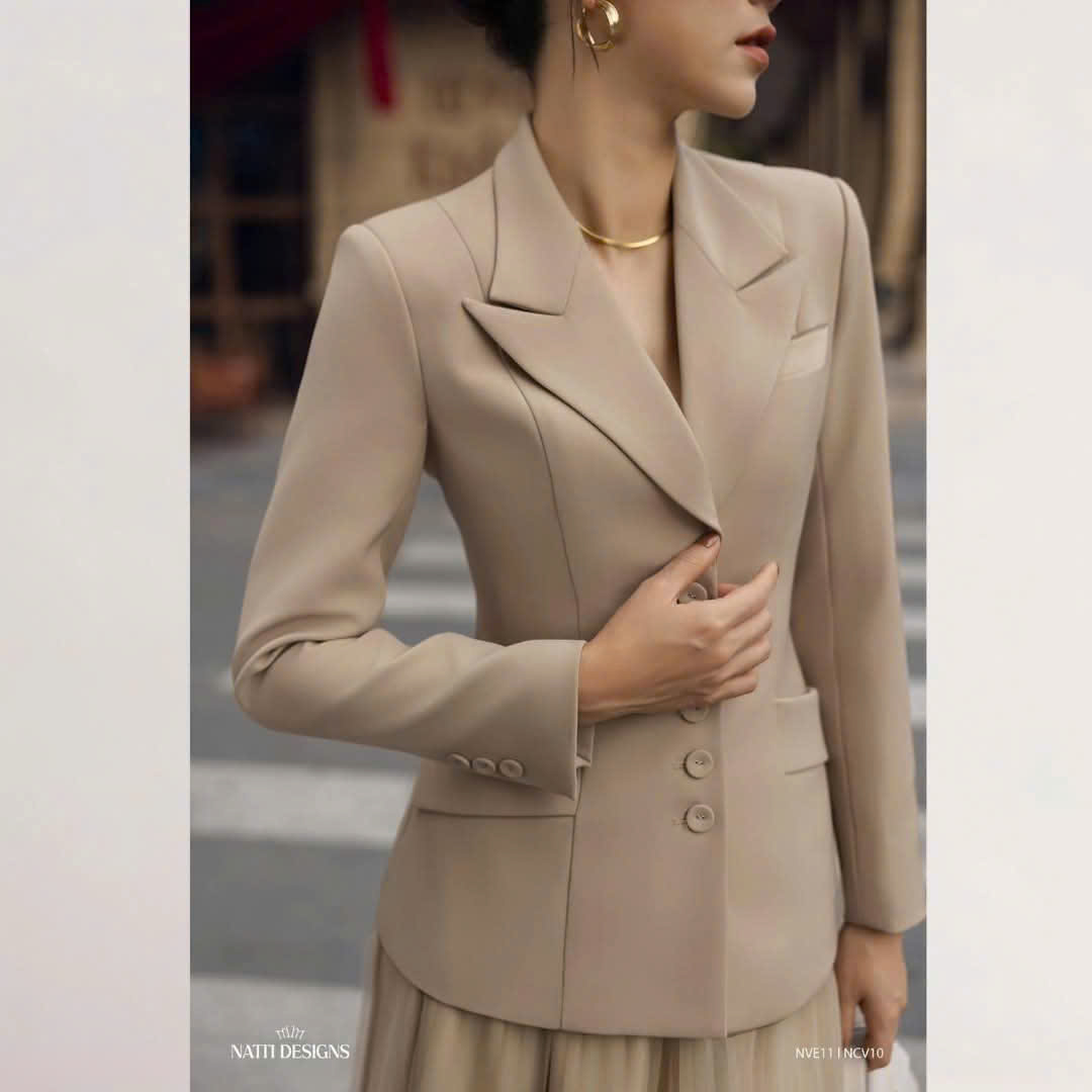 Long double-collar vest