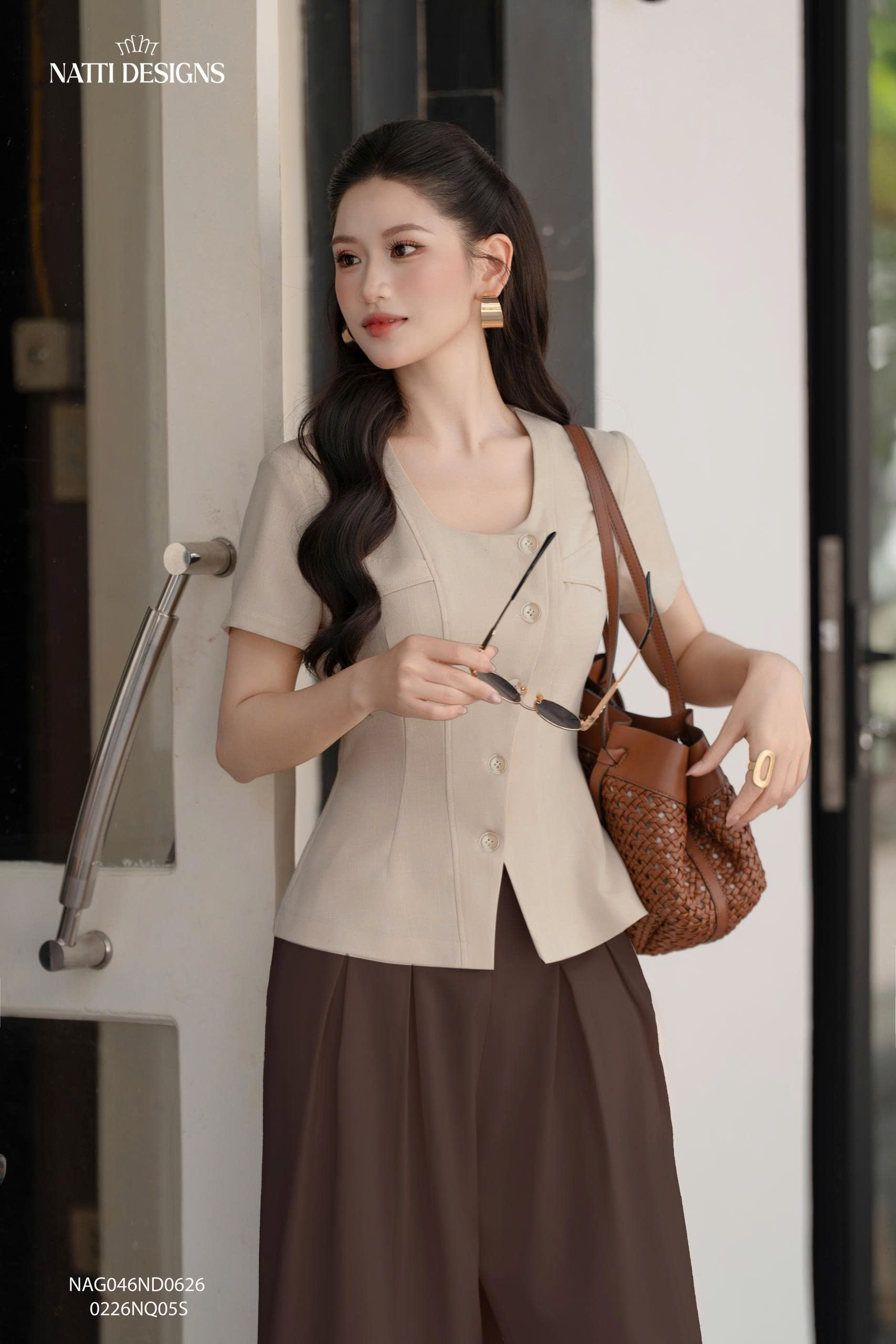 Áo kí giả cổ tròn