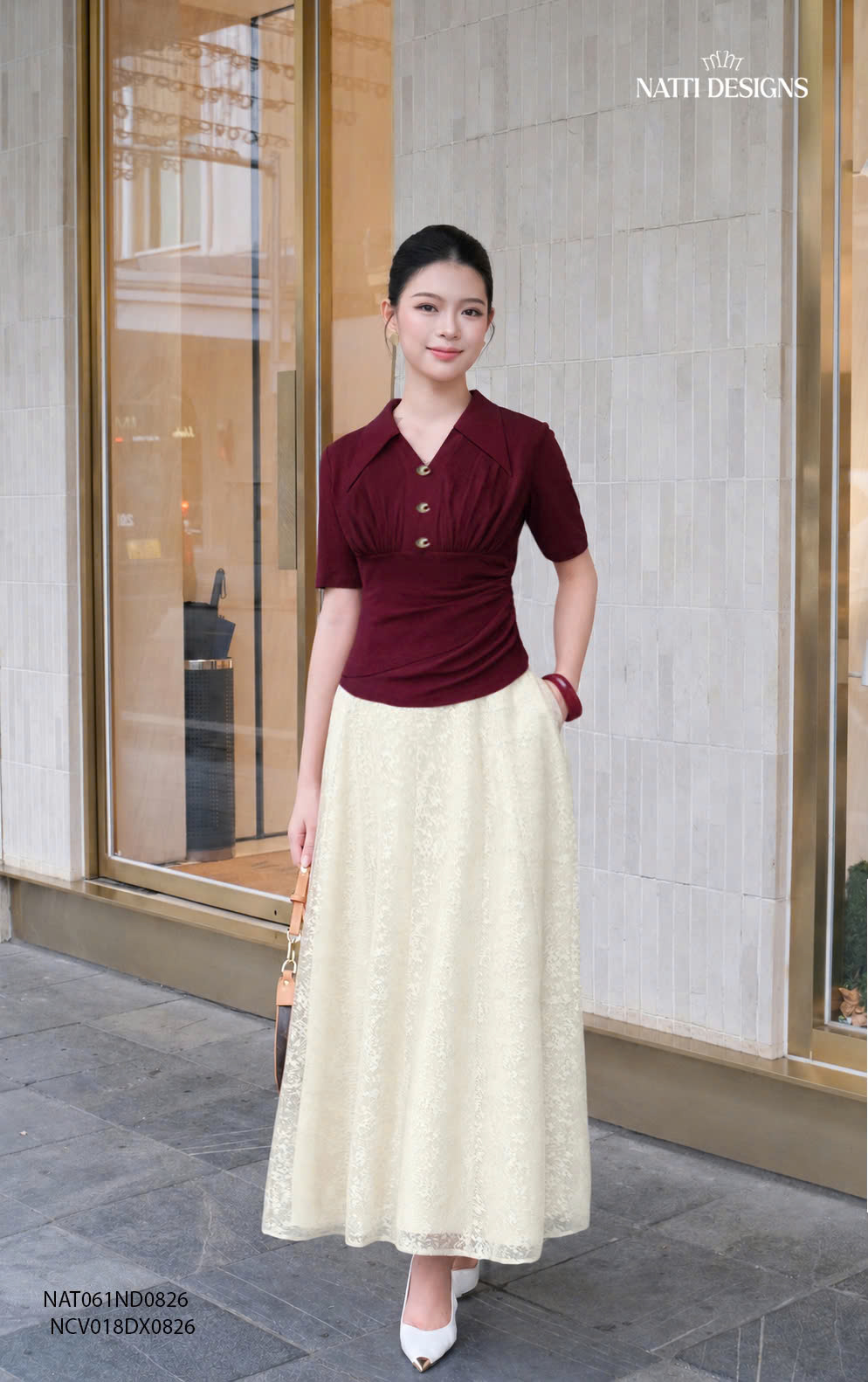 Áo thun cổ nhọn nhún ngực