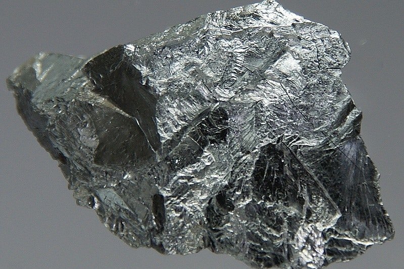 Thép Chrome Vanadium (Cr-V) là gì? Ứng dụng trong Cờ lê, Kìm & Tuốc nơ vít Stanley