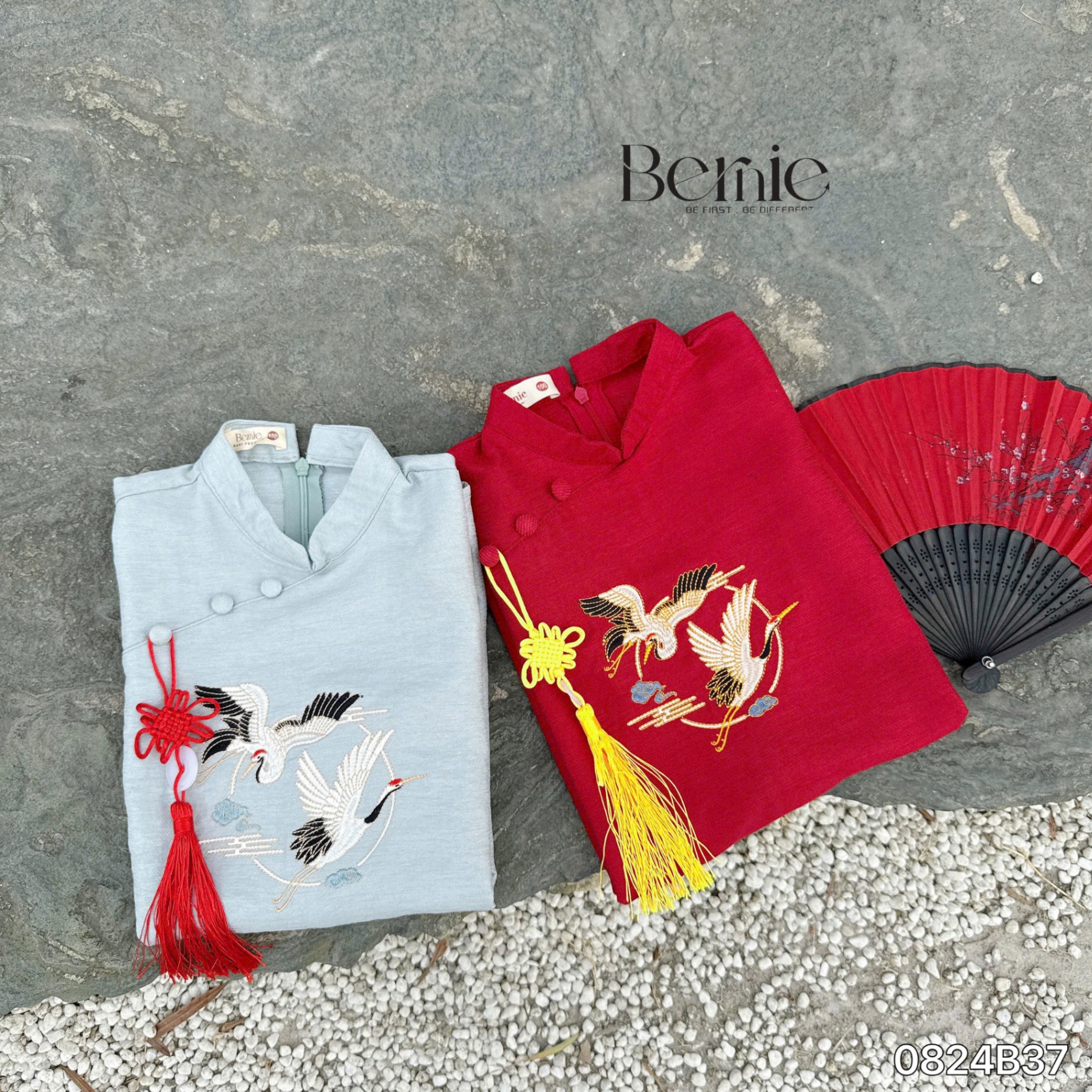 Set áo dài Tafta thêu hạc kèm dây khánh Mã 0824B37