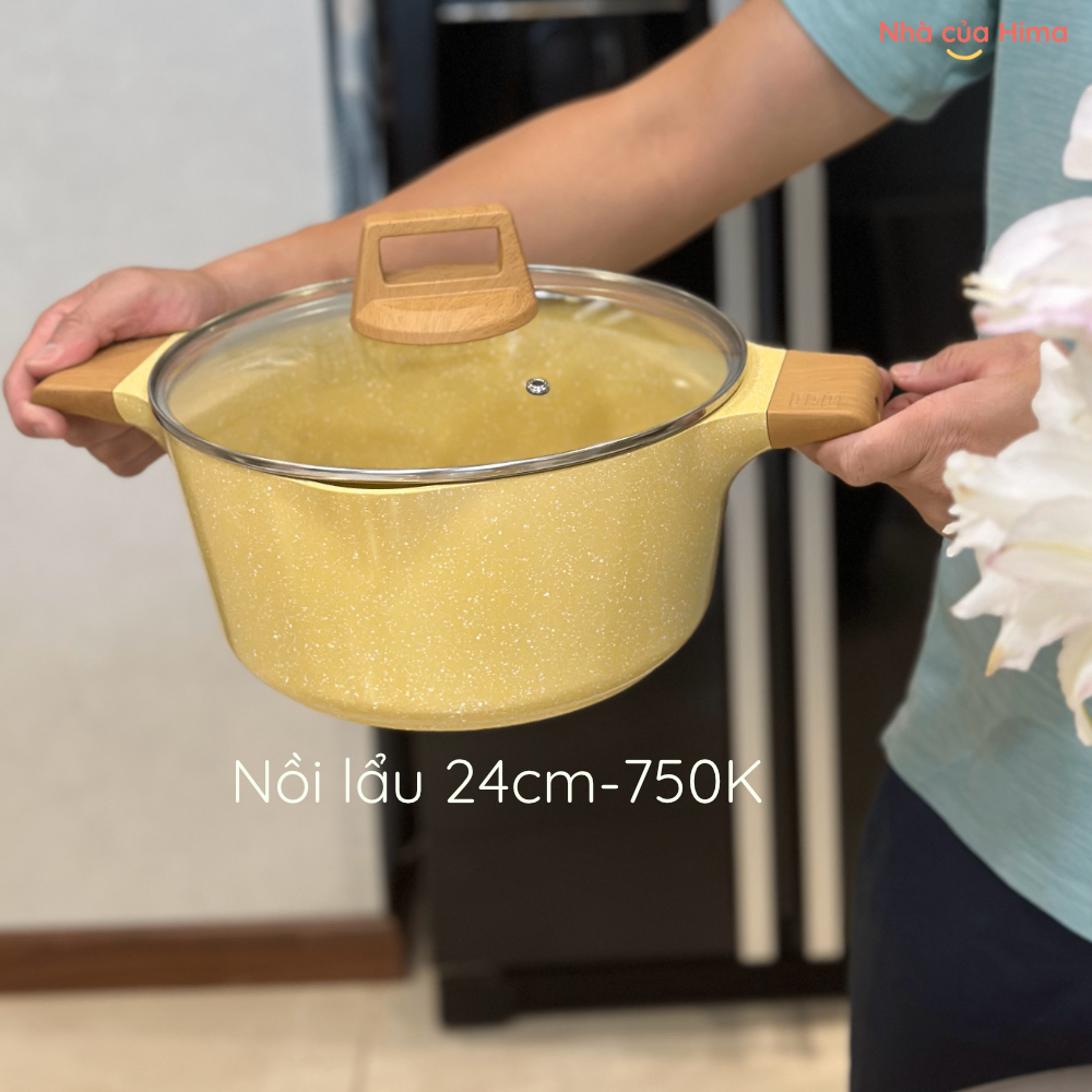 Nồi canh/hầm chống dính - hãng MGC - tráng men - không đá maifan - 2 tai cầm gỗ vuông - màu vàng - 24cm -D3.181