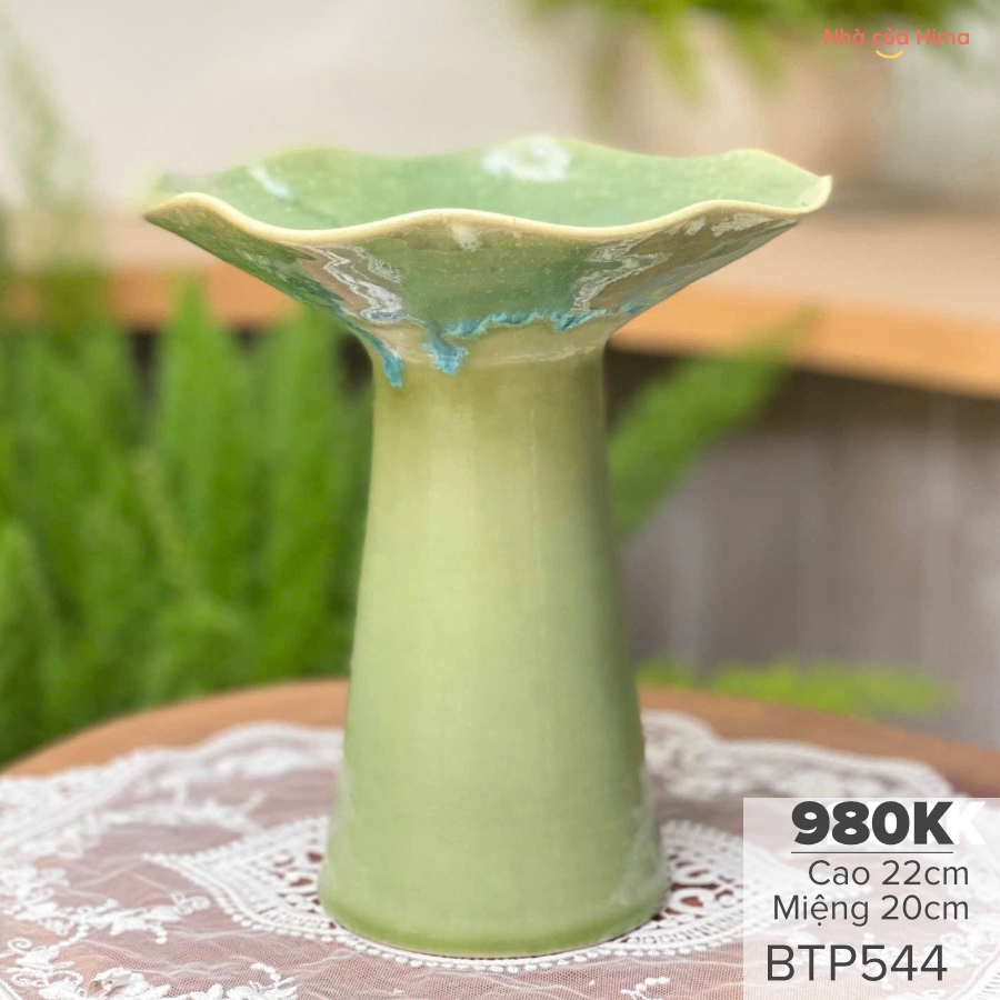 Bình gốm vuốt và vẽ tay bởi nghệ nhân Bát Tràng BTP544
