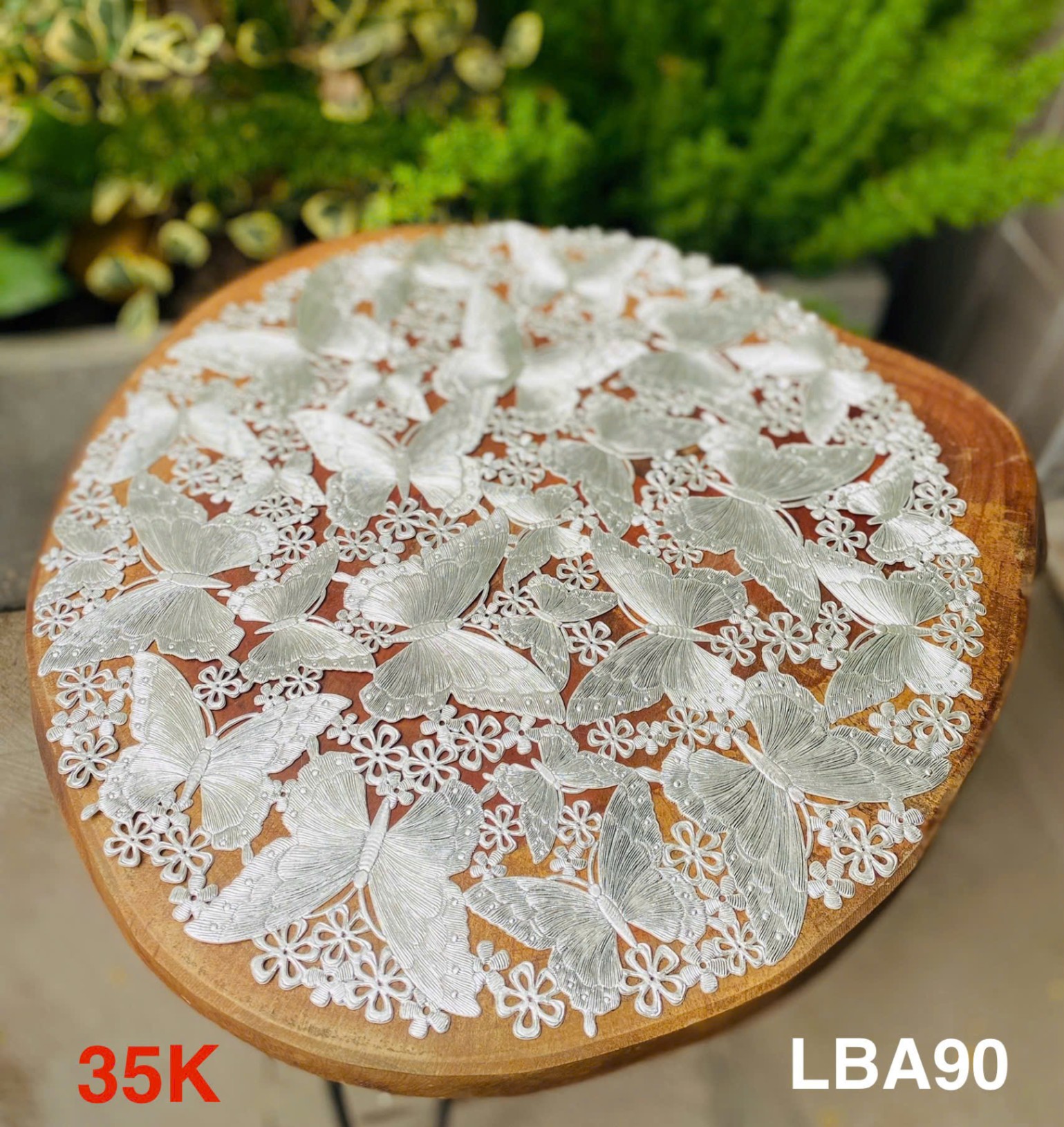 Lót bàn ăn tròn màu bạc hình bướm LBA90