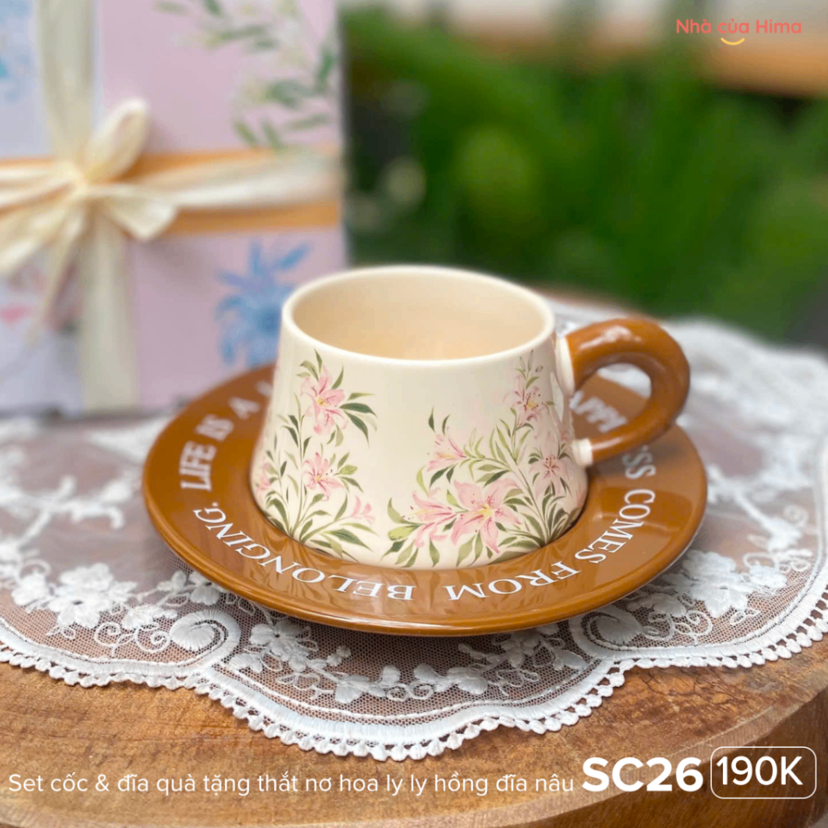 Set cốc & đĩa quà tặng thắt nơ hoa ly ly hồng  đĩa nâu SC26