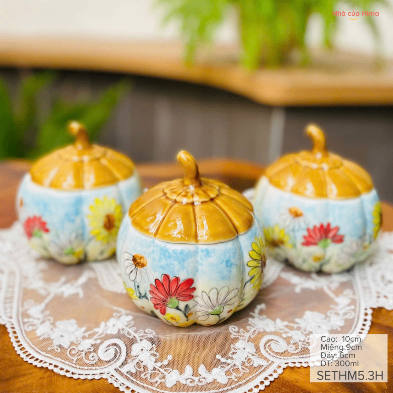 Set 3 hũ mứt 300ml quả bí hoa cúc nền xanh vẽ tay (bán lẻ)