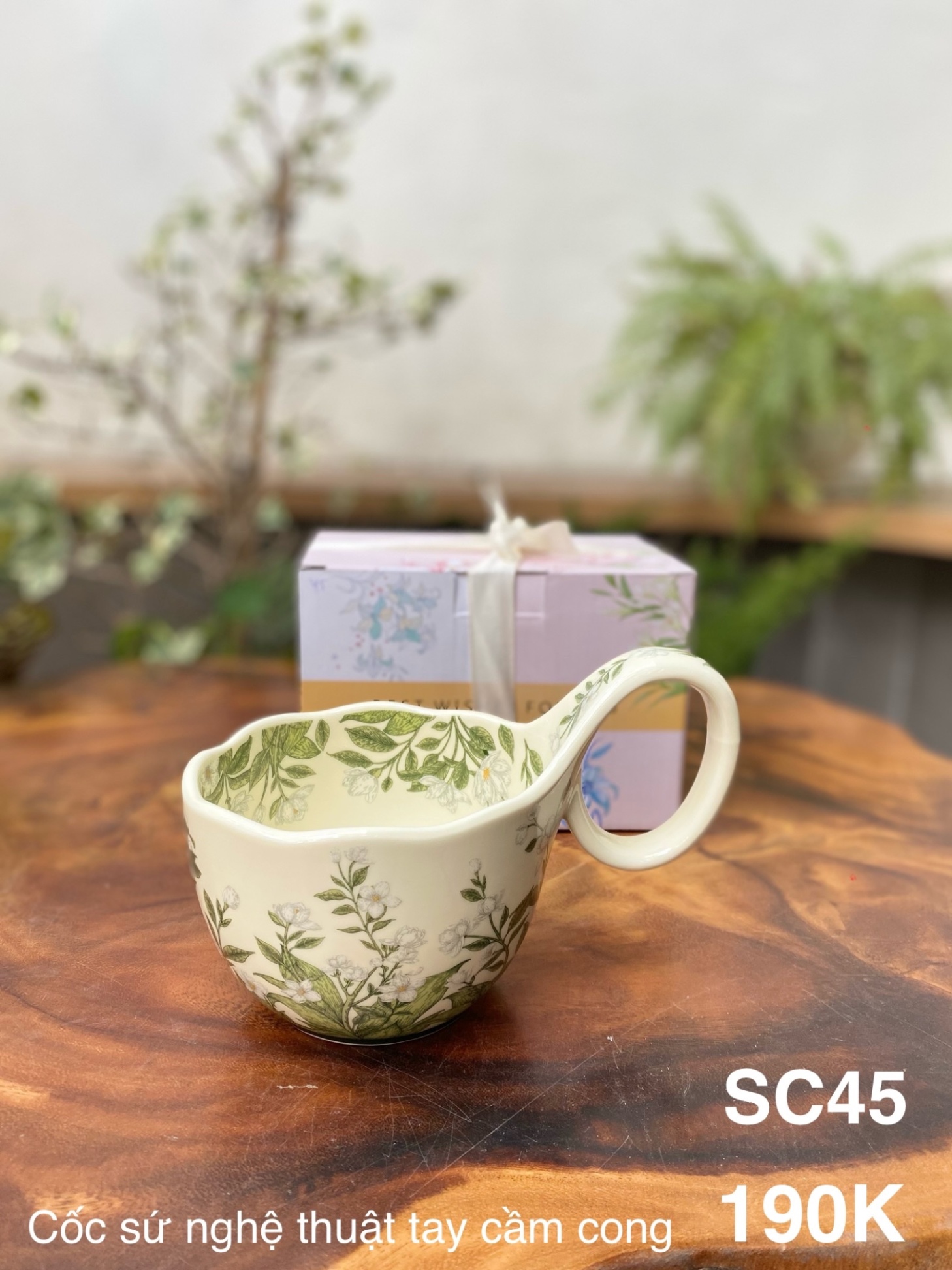 Cốc sứ nghệ thuật tay cầm cong 450ml hoa nhài trắng SC45