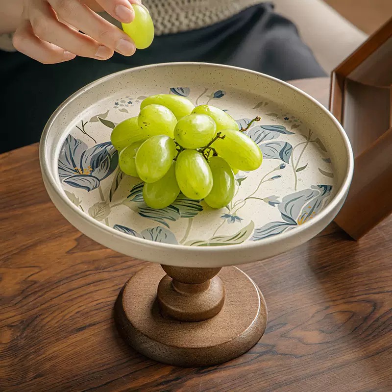 Đĩa trái cây chân gỗ cao đk đĩa 21cm; cao 14.5cm hoạ tiết hoa lyly xanh